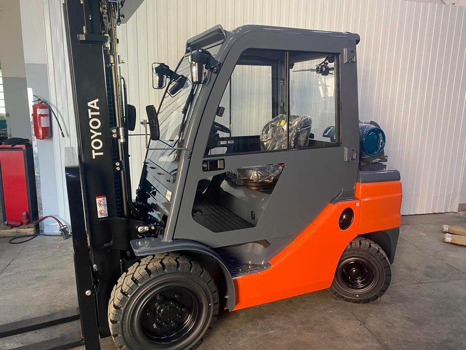 Toyota 32-8FGF30 FSV4700/ Новый/ Газ/Бензновый двигатель