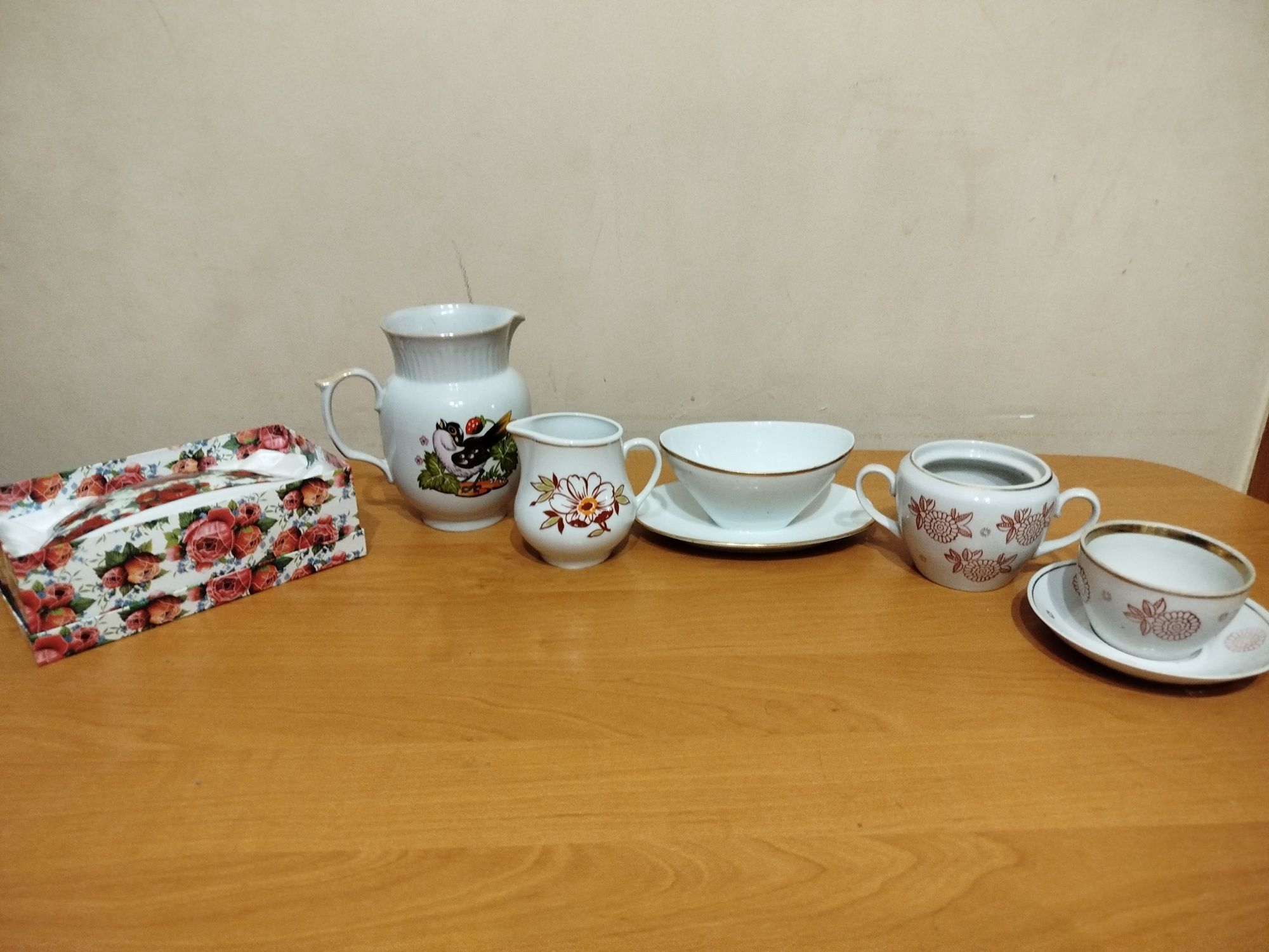 Заварники, сахарницы, маслёнки, молочники и др.