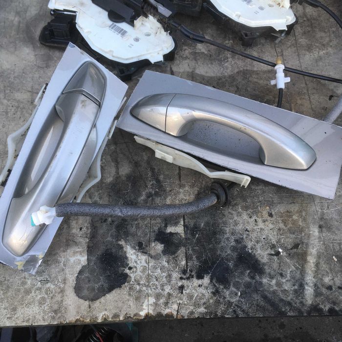 amortyzatory sprężyny tył lewe prawe zamek  octavia III kombi