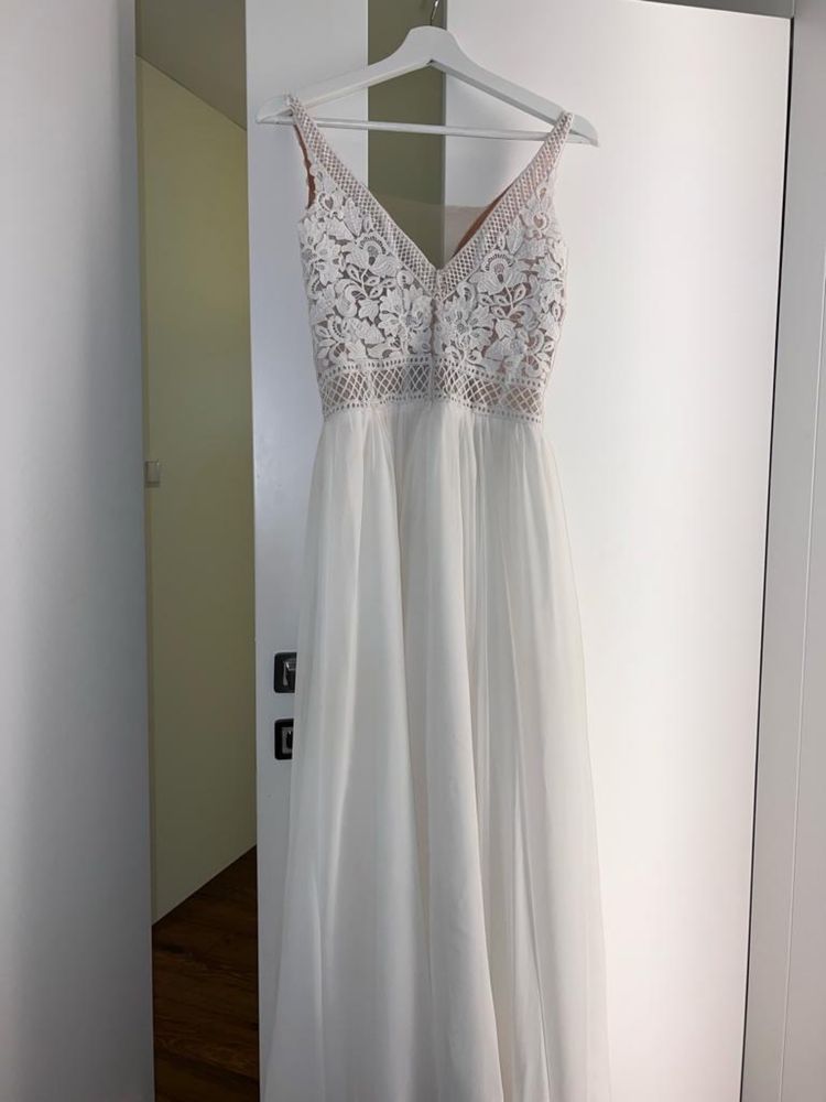 Przepiękna biała suknia ślubna