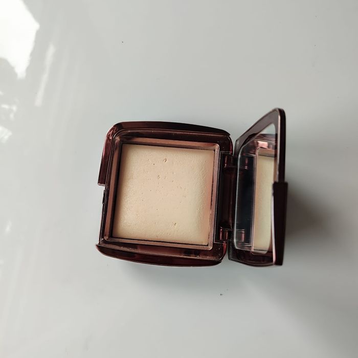 Hourglass Diffused Light puder upiększający rozświetlający 10g duży fo