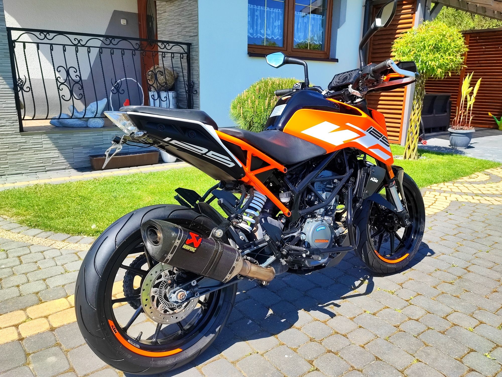 KTM Duke 125 ABS Kat B A1 Ideał AKRAPOVIC Nowe Opony Dodatki