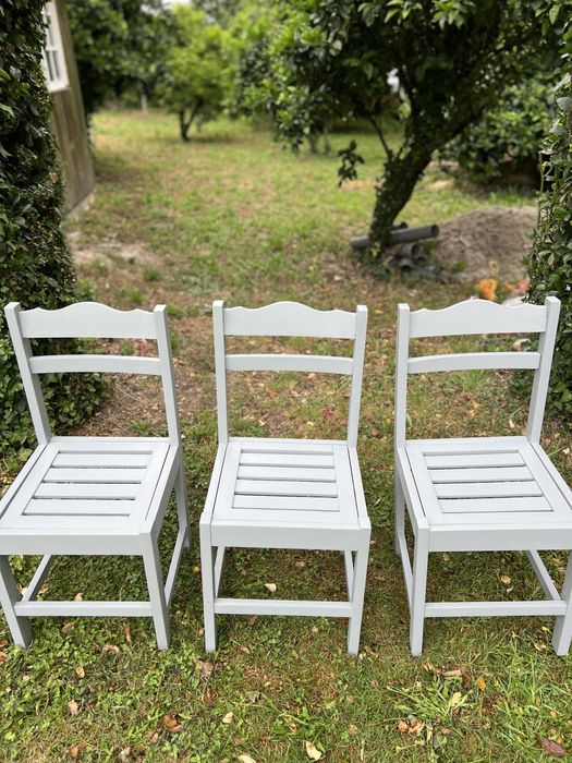 Cadeiras renovadas / madeira maciça