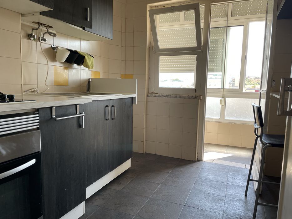 Vendo apartamento T1 no Centro de Camarate Reservado