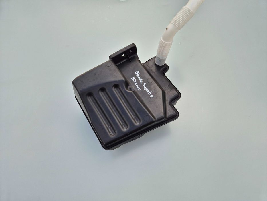 Zbiorniczek Płynu Spryskiwaczy Pompki BiXenon Skoda Superb II LIFT A3