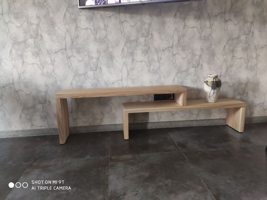 Полка под телевизор из натурального дерева