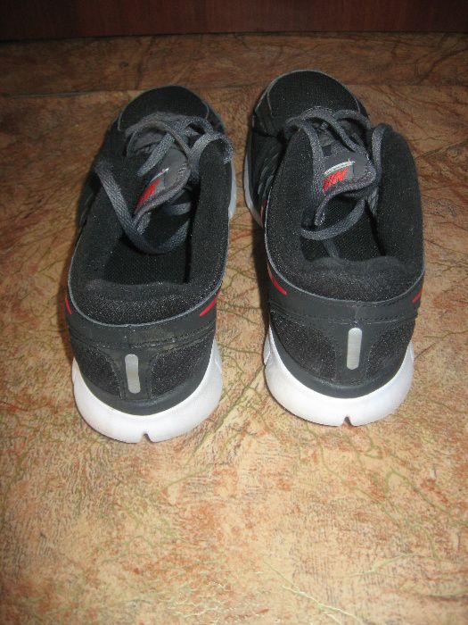 Женские фирменные кроссовки NIKE 38 р (по ст-24 см)