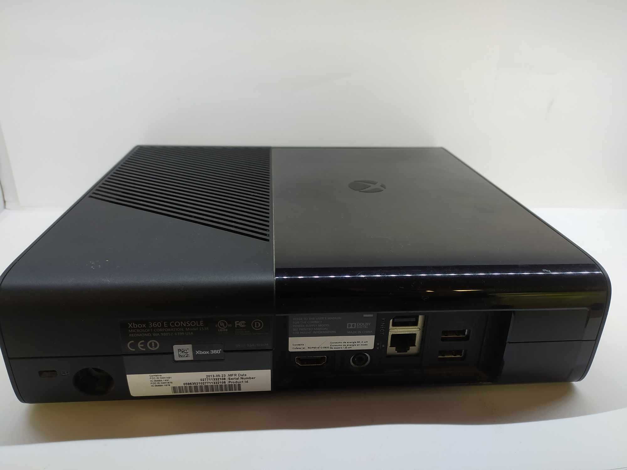 konsola  XBOX 360 E 1538 , 2x pad, kinect, słuchawki