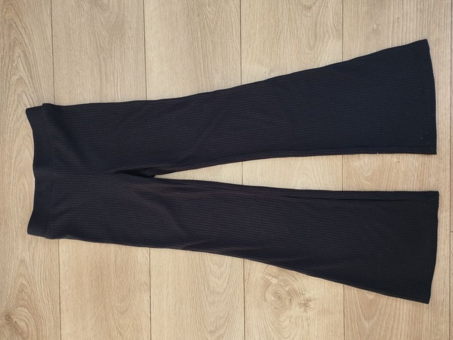 H&M dzwony prążek czarne 134