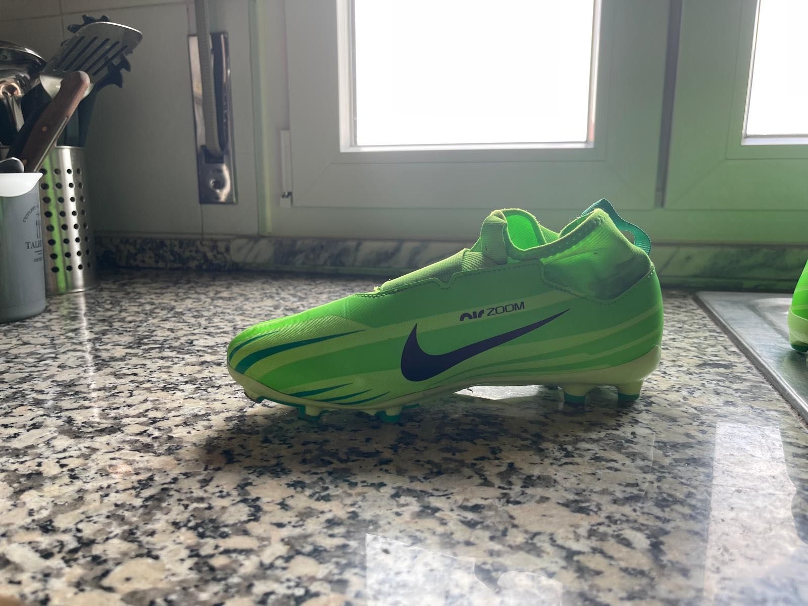 Chuteira Nike usada uma única ve