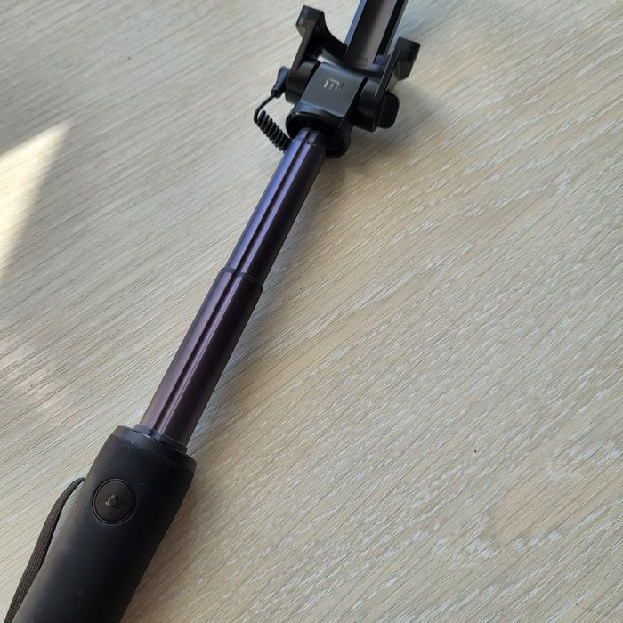 Монопод (селфі палка) для смартфонів Xiaomi Mi Selfie Stick з кабелем