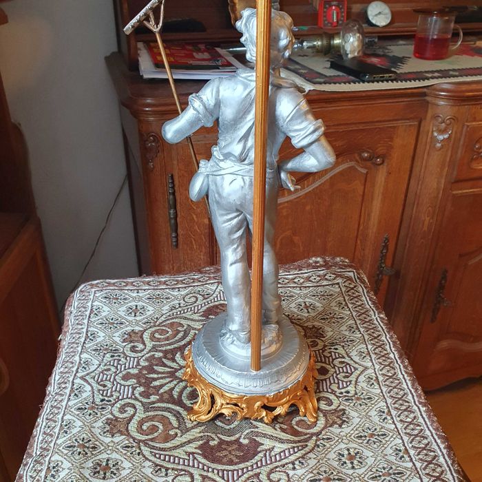 Sprawna figuralna lampa naftowa=MOREAU=ze stopów metali=wys.całk.80 cm