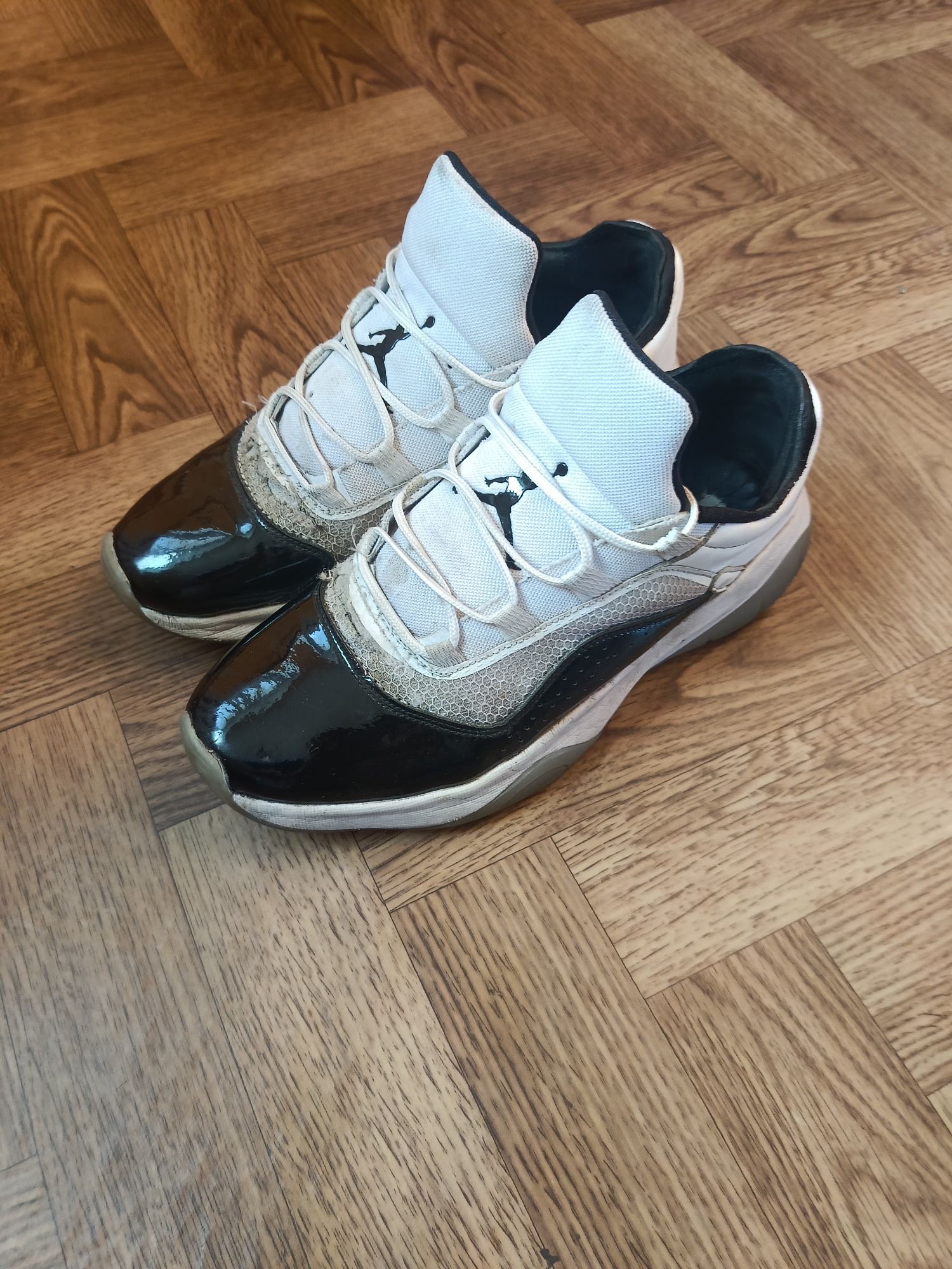 Jordan 11 white .