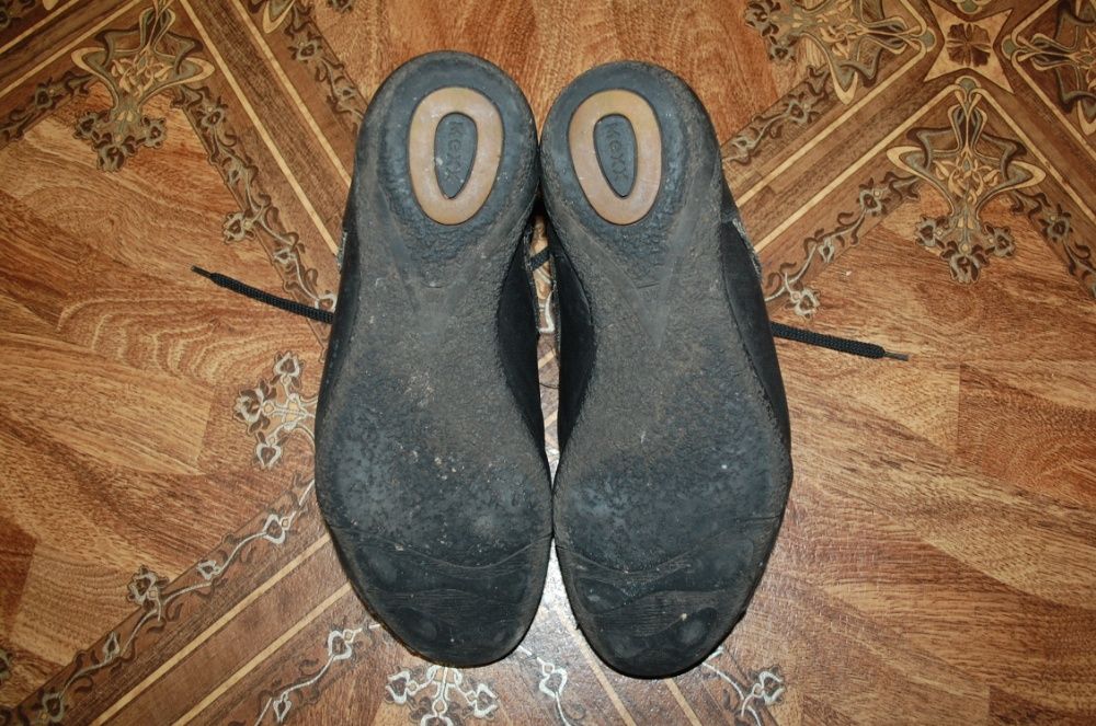 Отличные,модные, румынские ботинки 40 размер