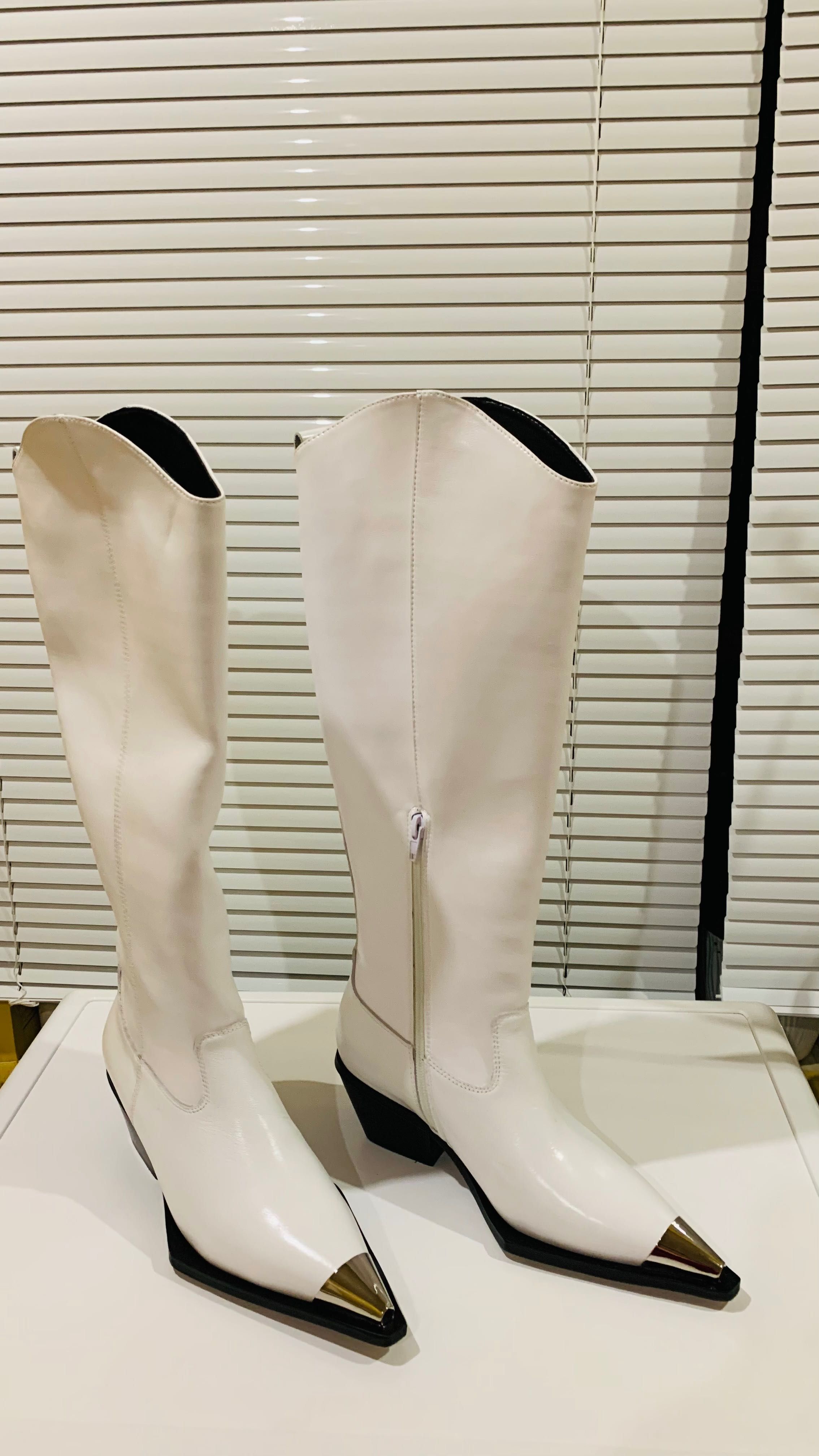 Казаки, білі чоботи, сапоги, белые helmut lang