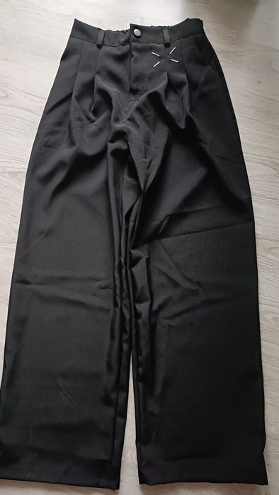 Czarne spodnie  na apel.