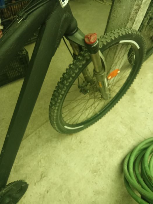 Vendo bicicleta  semi nova.