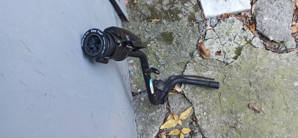 Ford Фокус 3 , заливна горловина