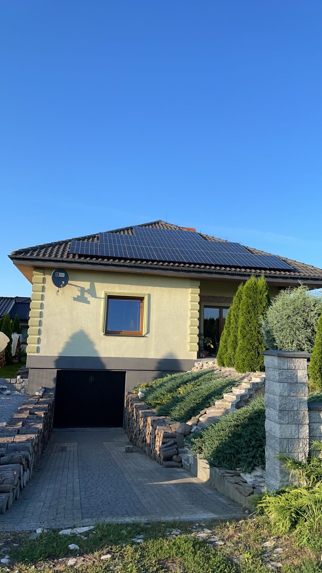 Instalacja fotowoltaiczna 6,06 kWp z magazynem energii 10,24 kWh