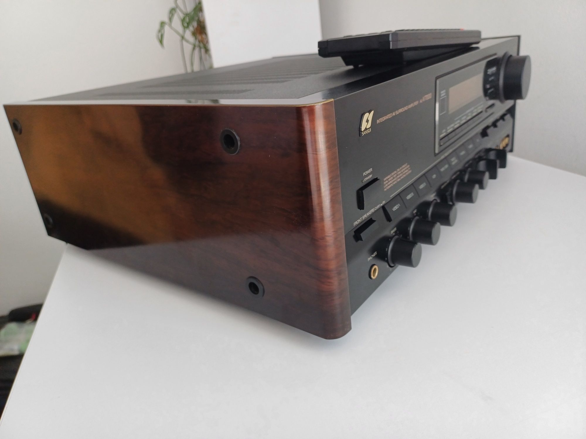 Wzmacniacz SANSUI AU V7000 STEREO/ SURROUND  z pilotem