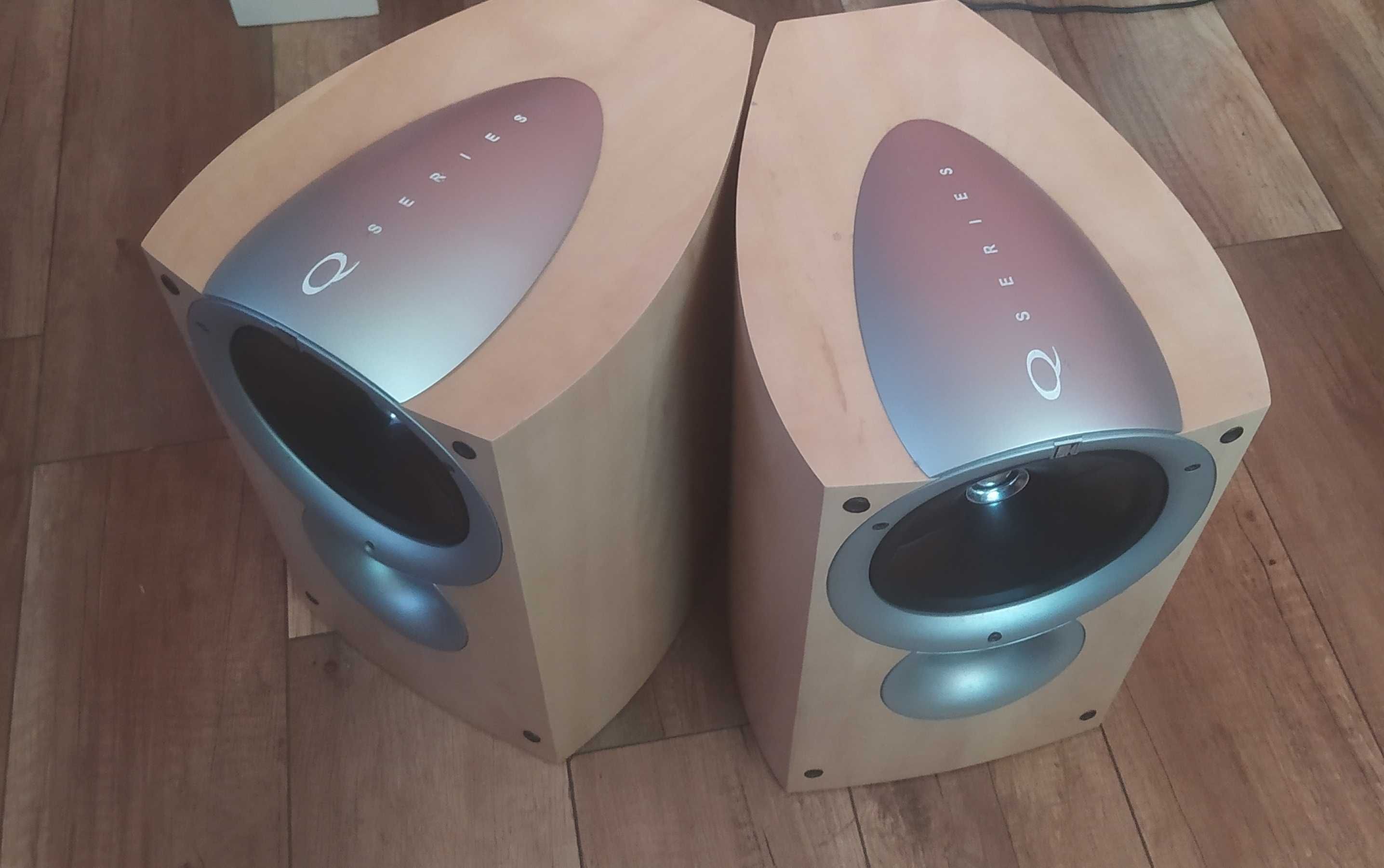Kolumny podstawkowe KEF Q1