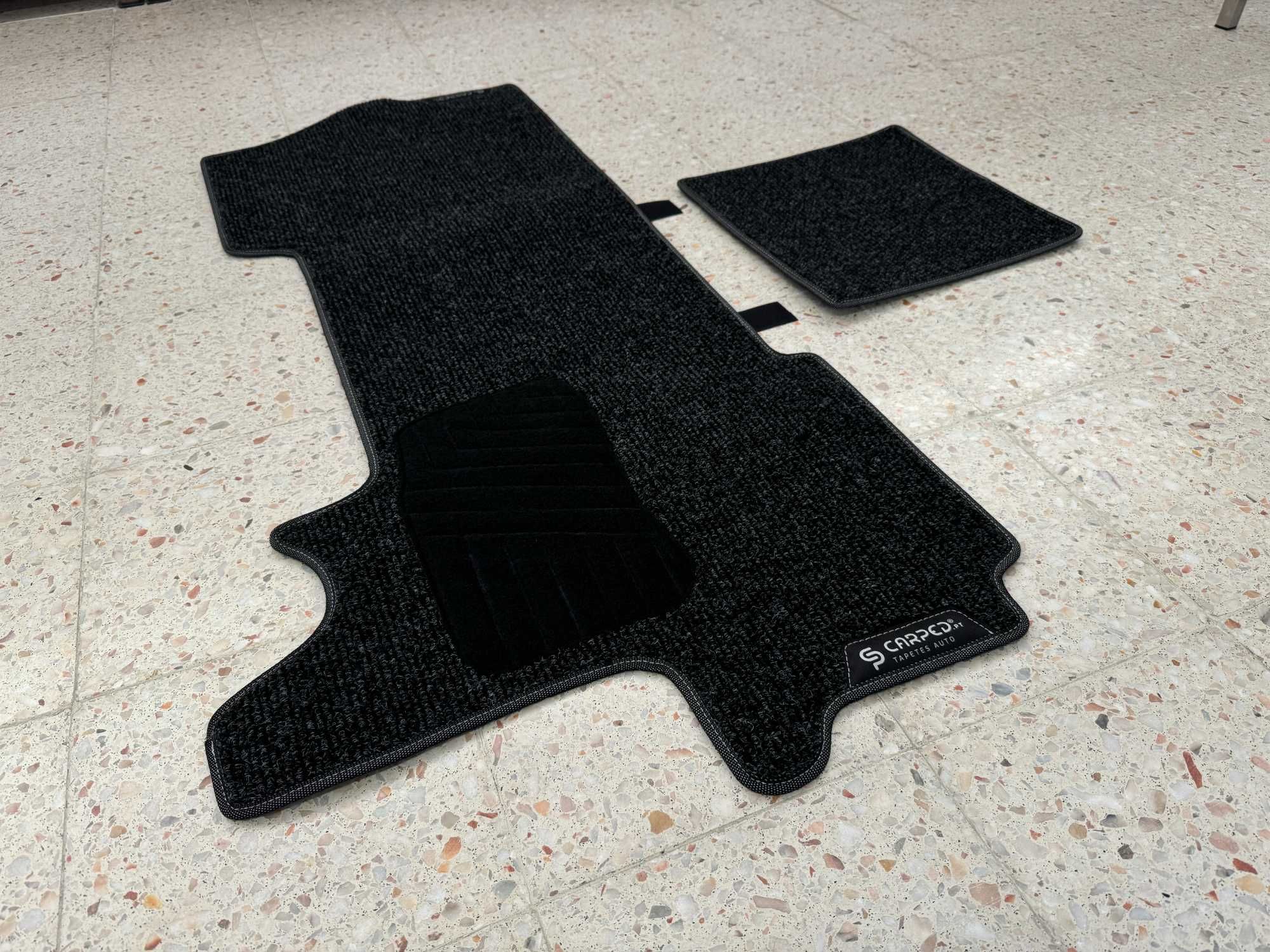 Tapetes para carros, tratores, máquinas, barcos, camiões - CarPed.pt