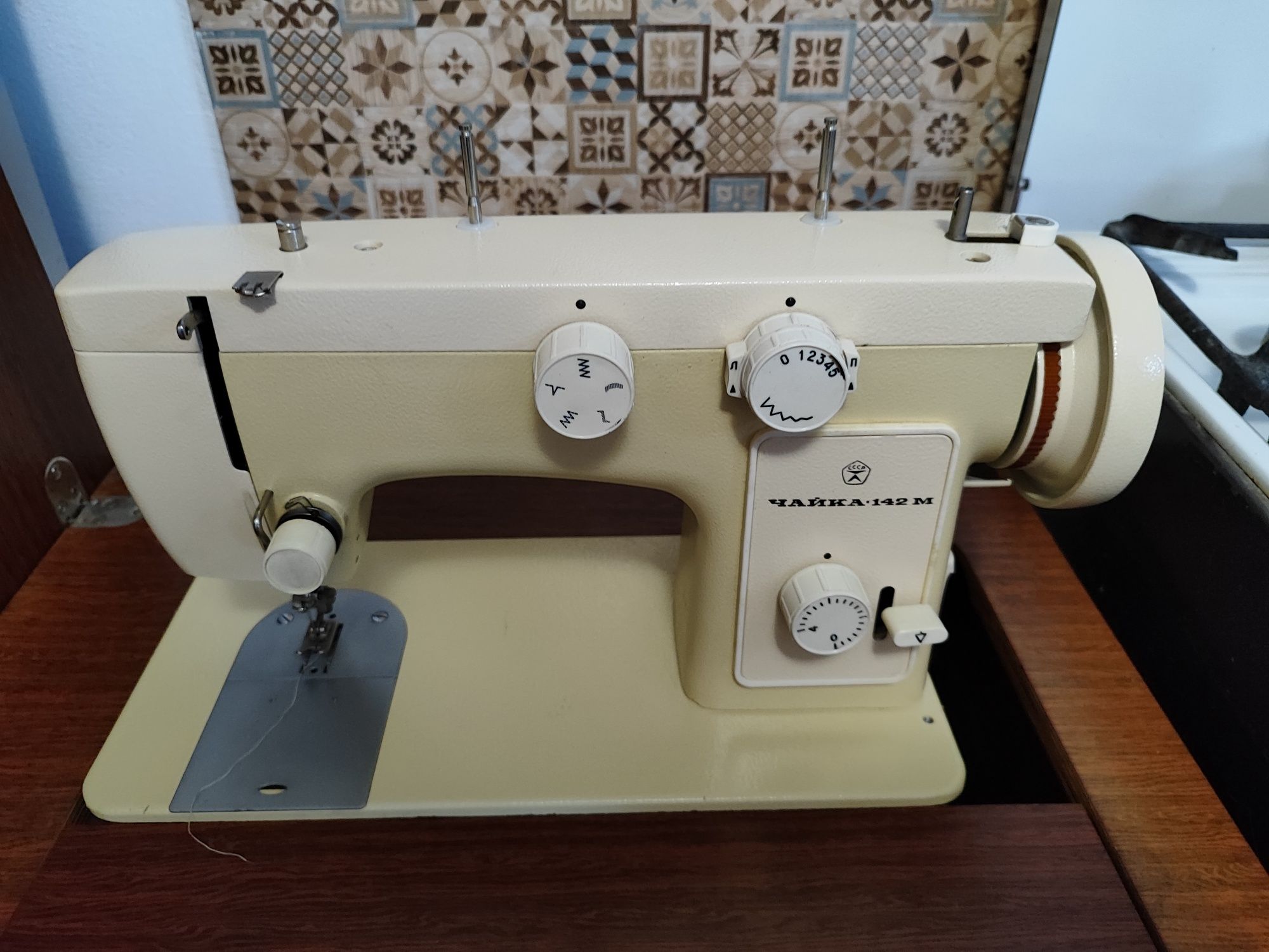 Продам швейну машинку Чайка, нова