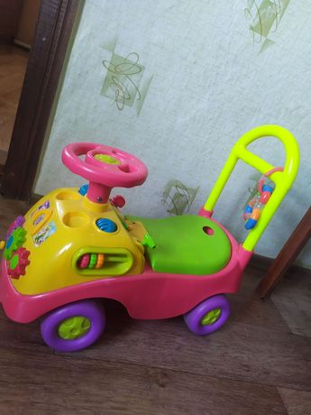 Машинка-толокар для малышки