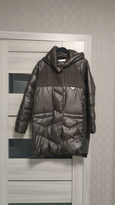 Жіночий зимовий пуховик