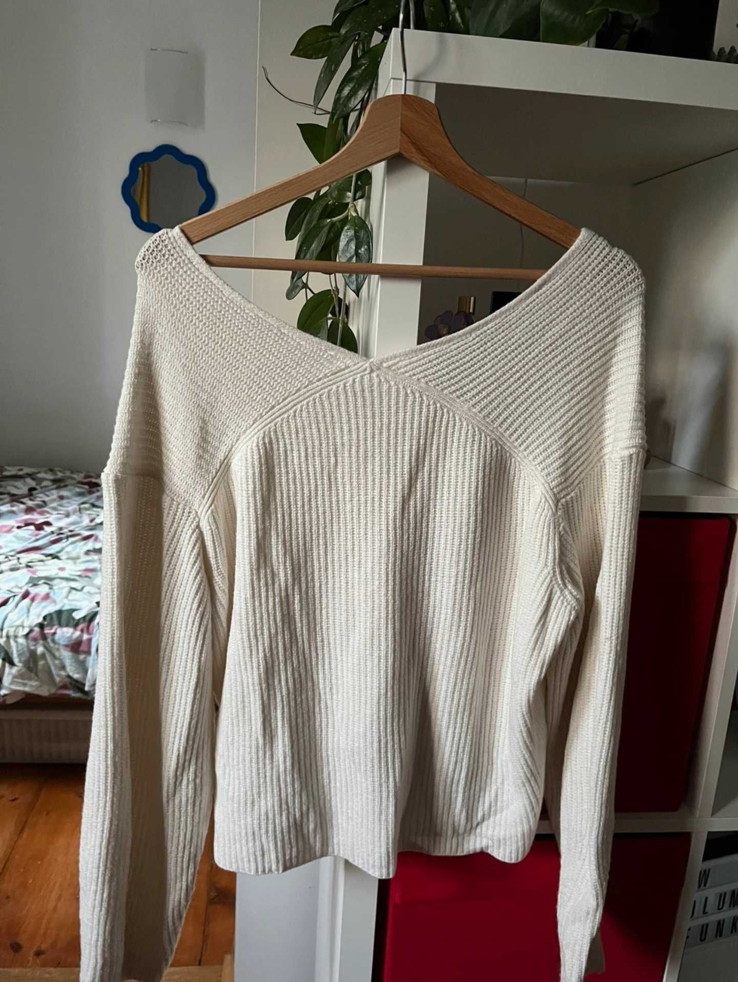 Sweter z dekoltem w serek oversize Pull&Bear