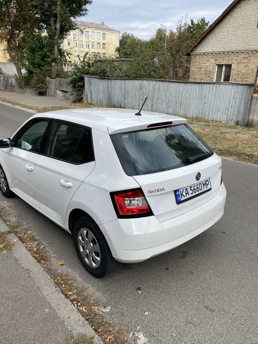 Продам своє авто Skoda Fabia 2016
