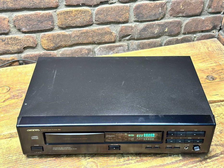 Odtwarzacz CD Onkyo DX-7011