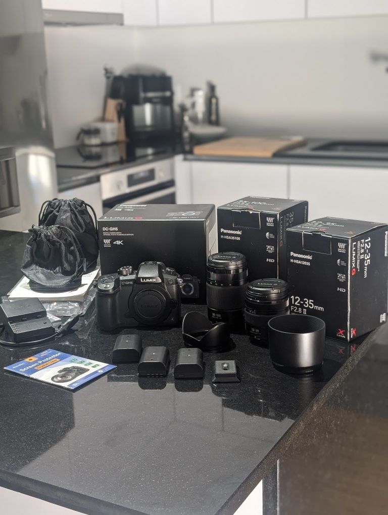 Panasonic Lumix GH5 + Lumix 12-35mm f2.8 II + Lumix 35-100mm f2.8 II