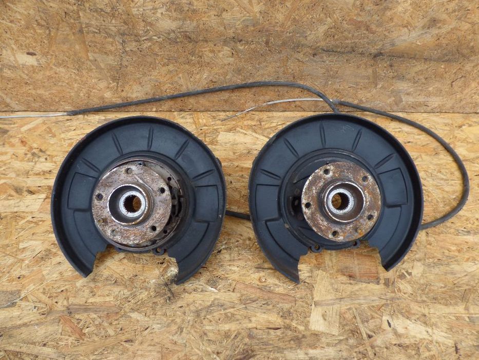 BMW E31 850I 840I ZWROTNICA  PIASTA TYŁ PRAWA LEWA