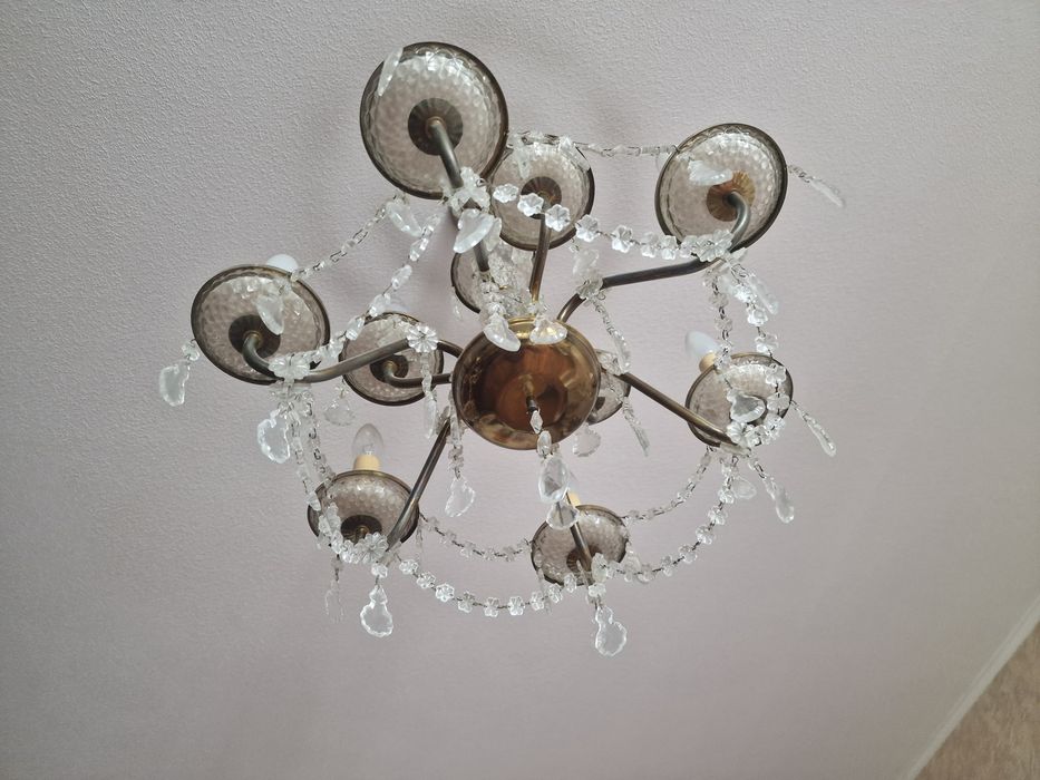 Красивая  люстра