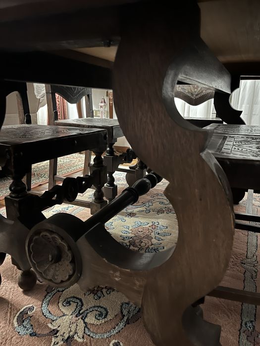 Mesa antiga e 8 cadeiras!