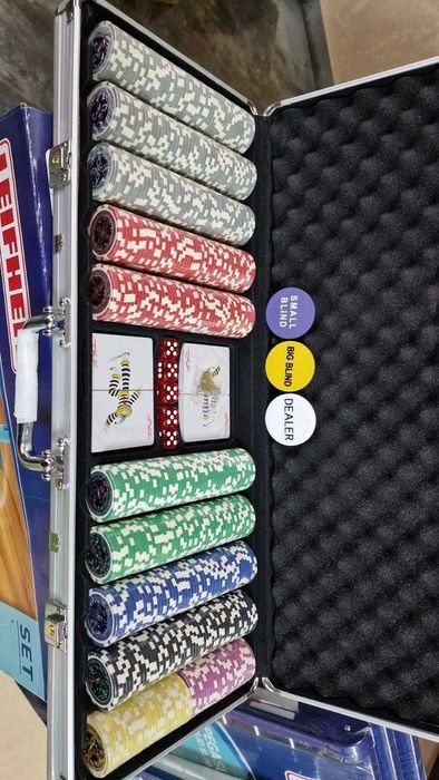 Подарунковий набір покер на 500 фишок, кості та дві колоди у кейсі