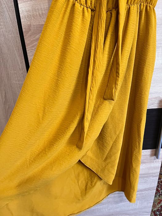 Літнє плаття гірчичного кольору