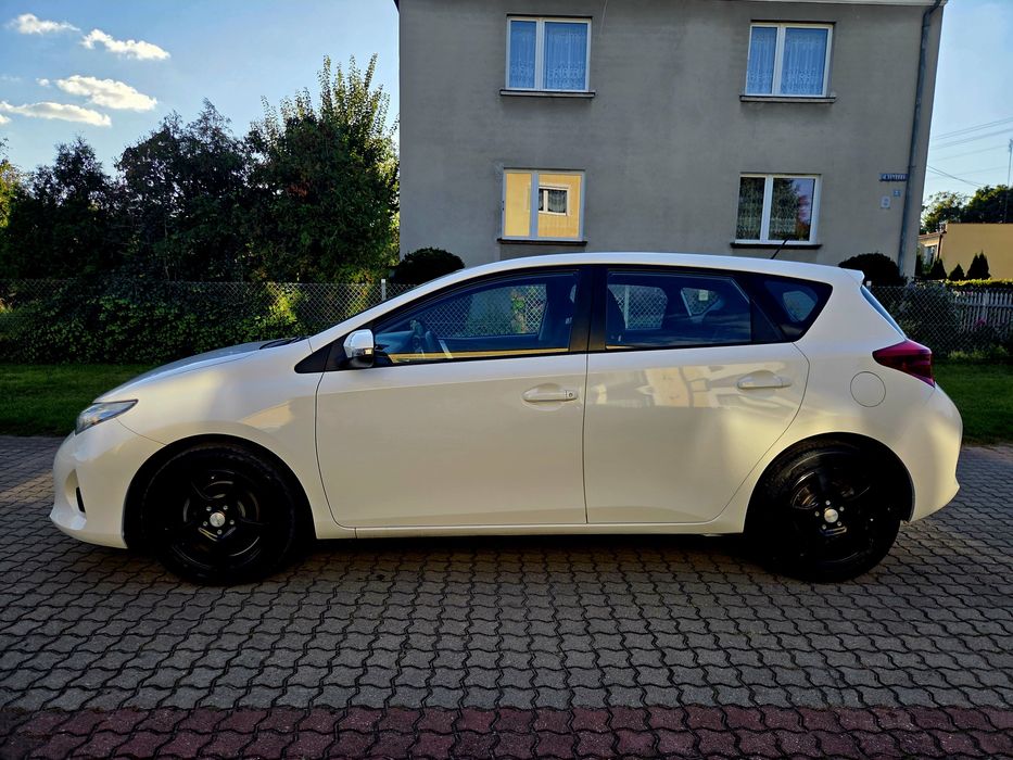 Toyota Auris 1.6 benzyna 2013 rok