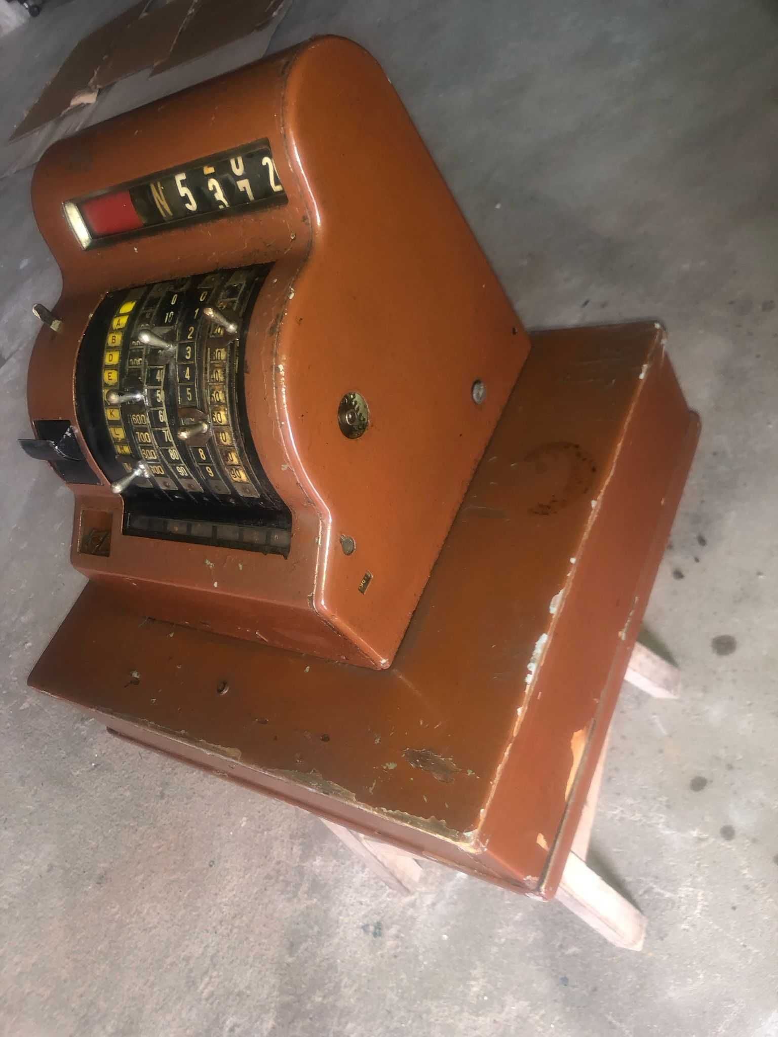 Antiga maquina registadora em ferro
