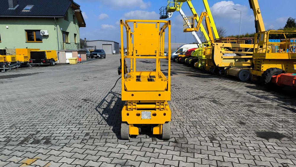 Podnośnik nożycowy Haulotte Compact 8 rok 2011 cena 18500 netto