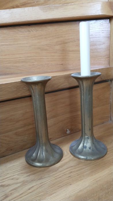 Dwa stare mosiężne świeczniki