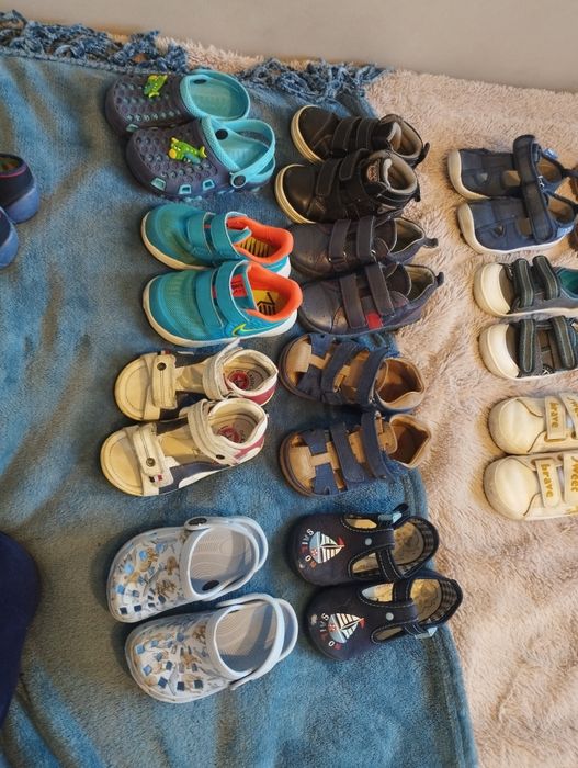 Sprzedam 17 par bucików dla chłopca od 20-24 markowe