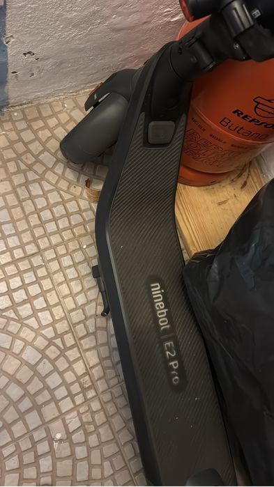 Vende-se ou troco por ps5 ou telemovel   Ninebot KickScooter E2 PRO