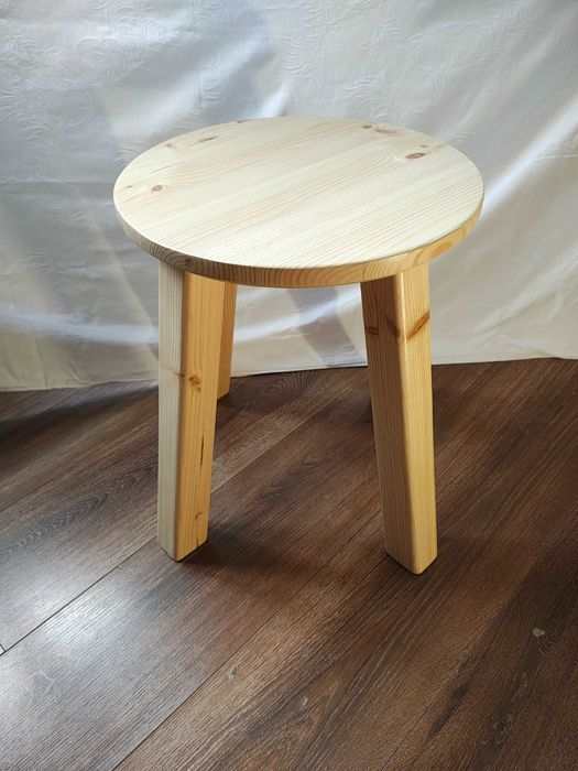 Drewniany stolik kawowy