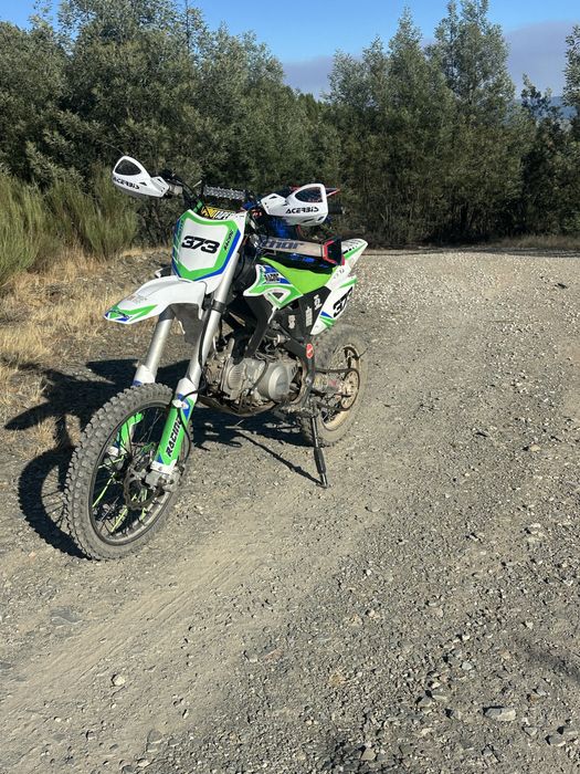 Pit bike 140cc  roda 17 e 14 atras