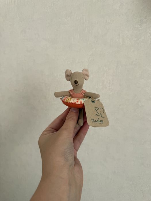 Мишка Maileg в колі