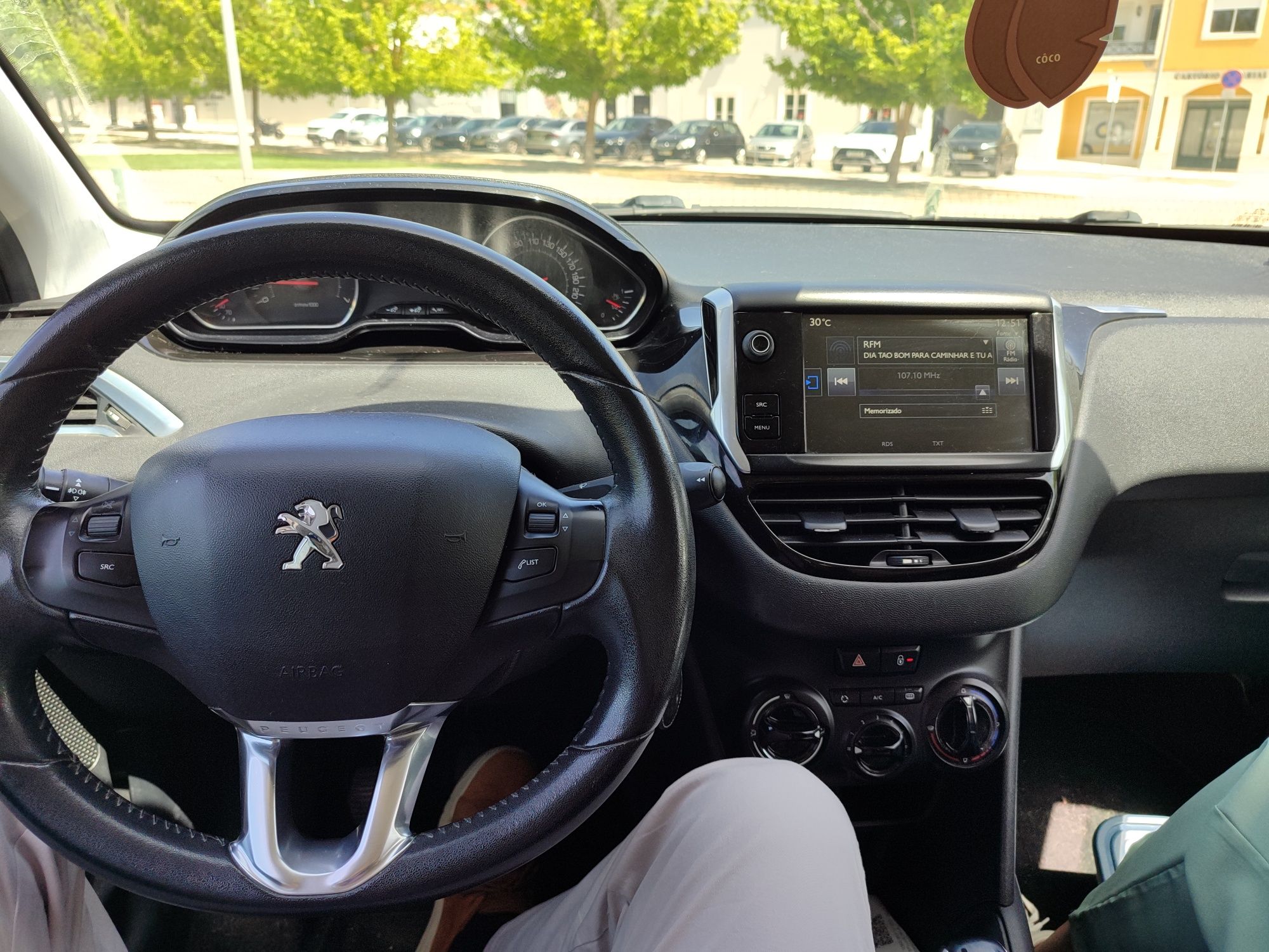 Peugeot 208 - 1,2 - gasolina 2015