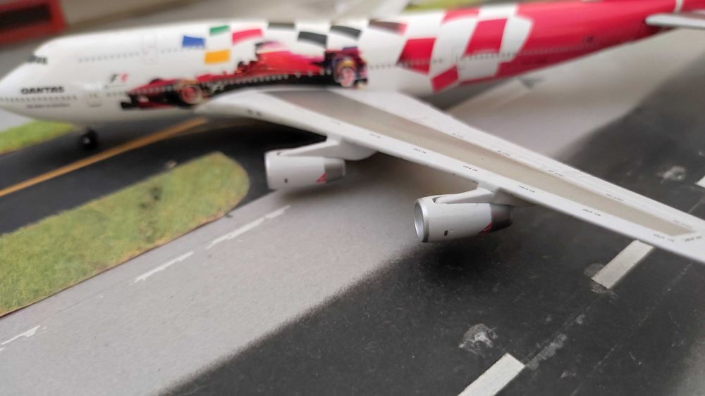 Avião escala 1:400 (Gemini) B 747-400 Formula 1 Raro