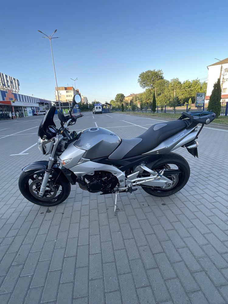 Suzuki GSR600 2005